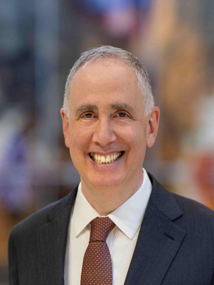 Headshot of Peter Schiffer